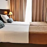 Szálloda By 3*