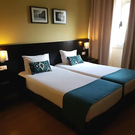 Szálloda By 3*